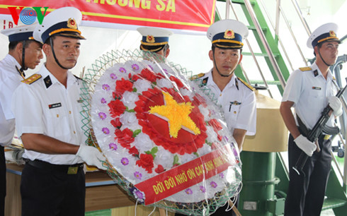 Hôm nay, tròn 28 năm ngày 64 chiến sĩ Hải quân Nhân dân Việt Nam bị lính Trung Quốc sát hại trong cuộc chiến bảo vệ Gạc Ma năm 1988. (Thời sự sáng 14/3/2016)